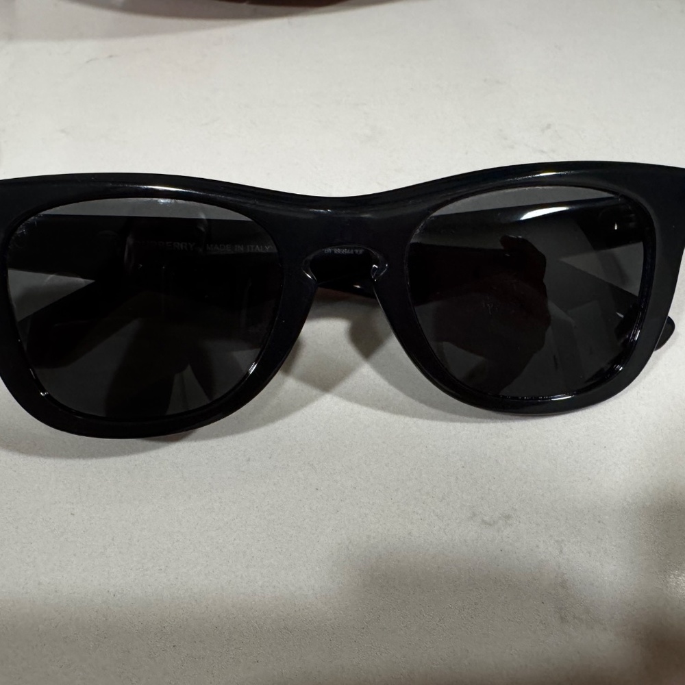 $403 Burberry Mens Unisex B 4426 Black Sunglasses Recent Style / Womens - Picture 10 of 14